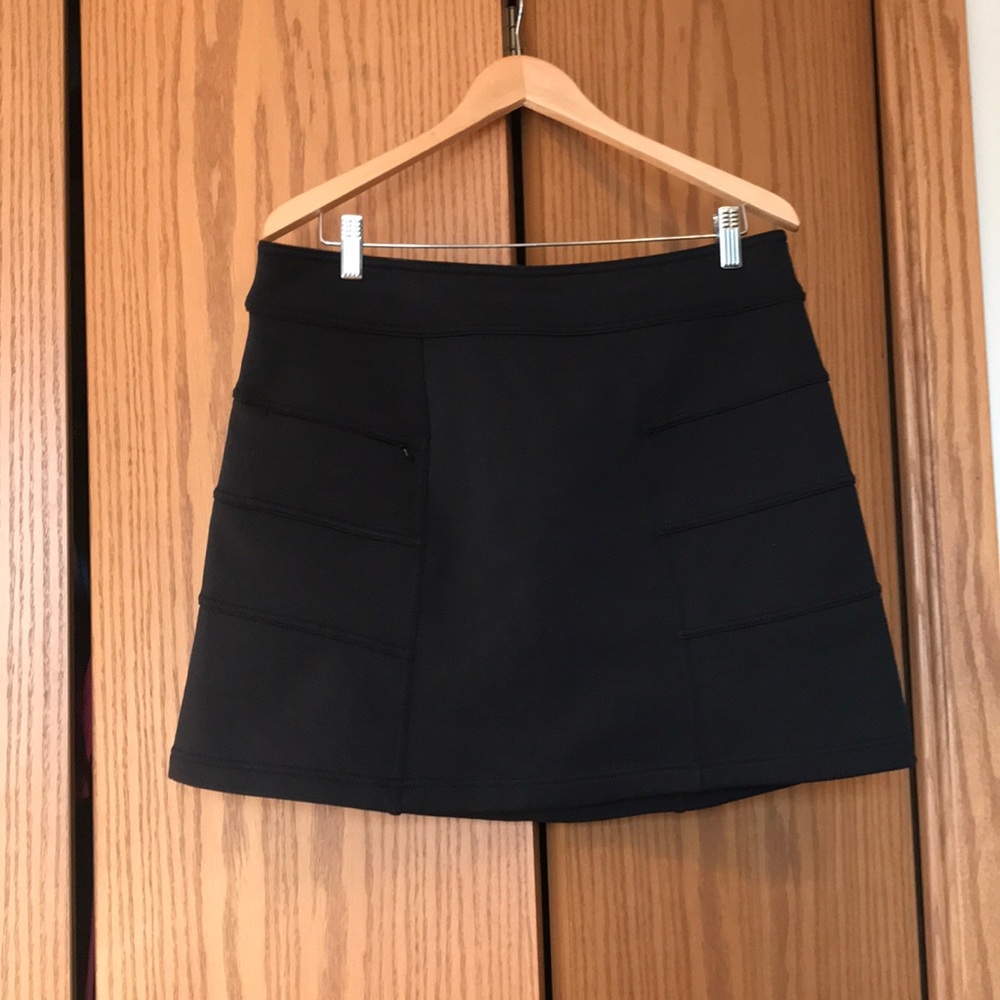 ATHLETA SKIRT L New, Never Worn Black
